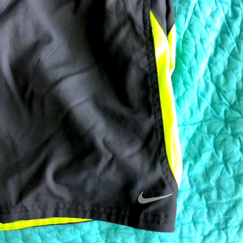 Men’s Nike swim trunks with netting - Picture 4 of 4
